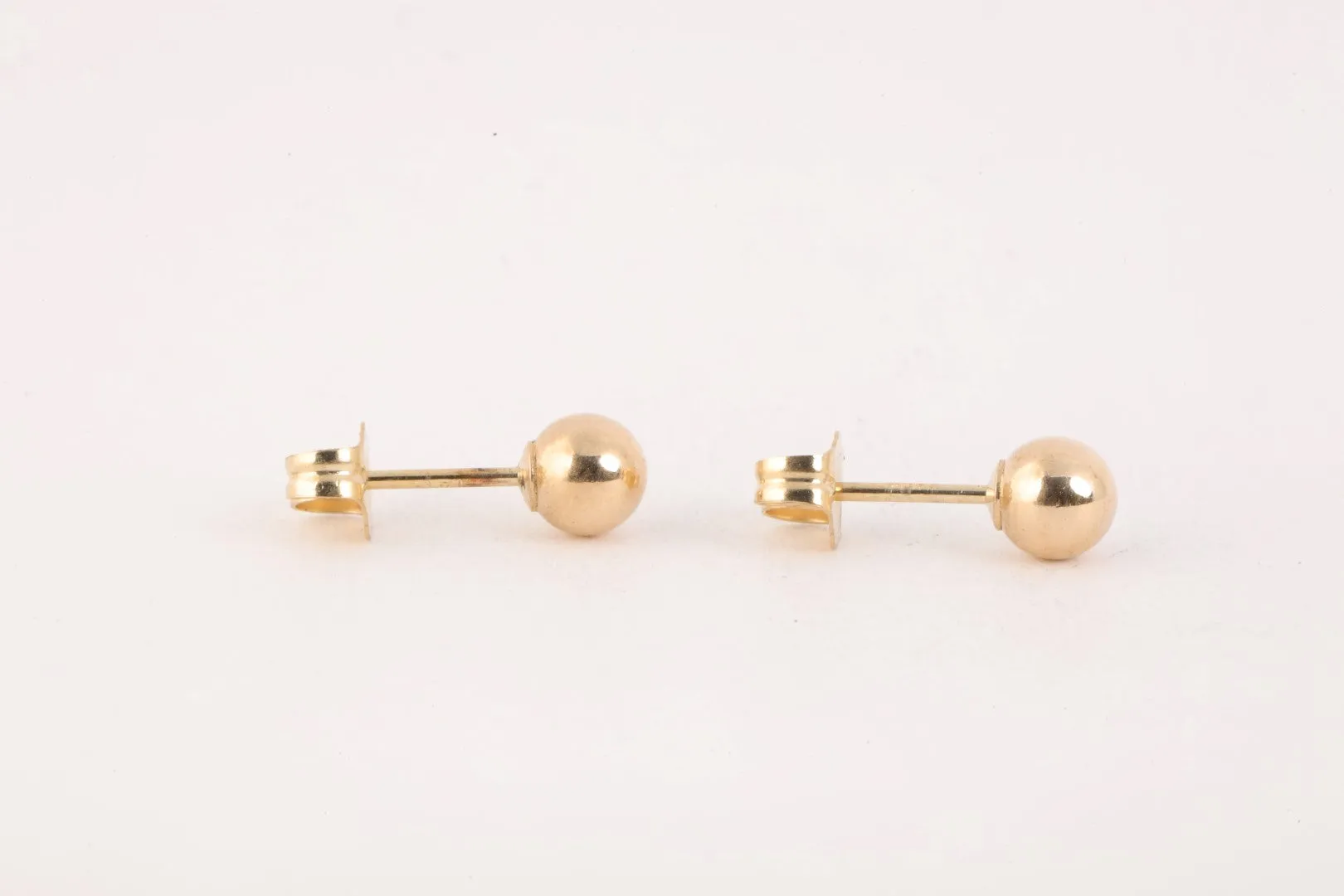 14k Yellow Gold Ball Stud Earrings (0.56g.)