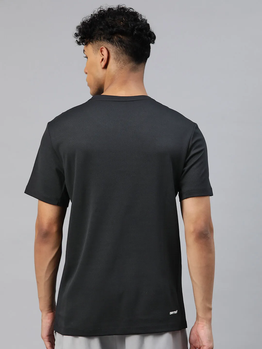 Alcis Men Black Anti Static Slim Fit T-shirt