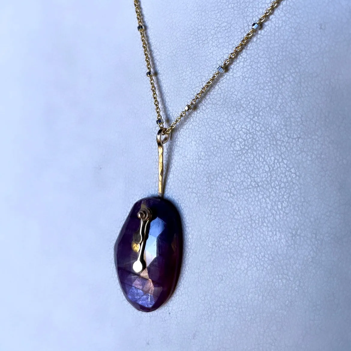 Pendulum dots freeform plum sapphire necklace 