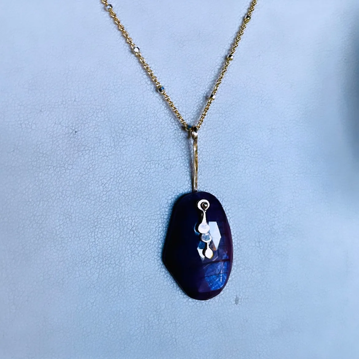 Pendulum dots freeform plum sapphire necklace 