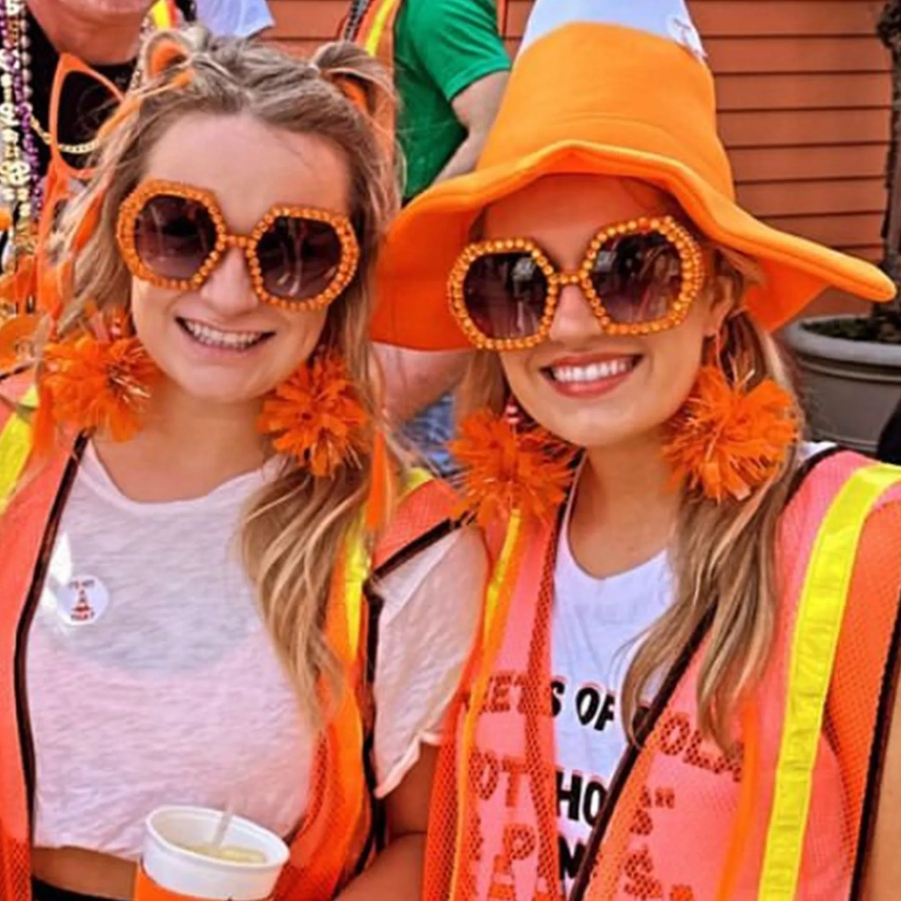 Pot Hoe Orange Pom Pom Earrings